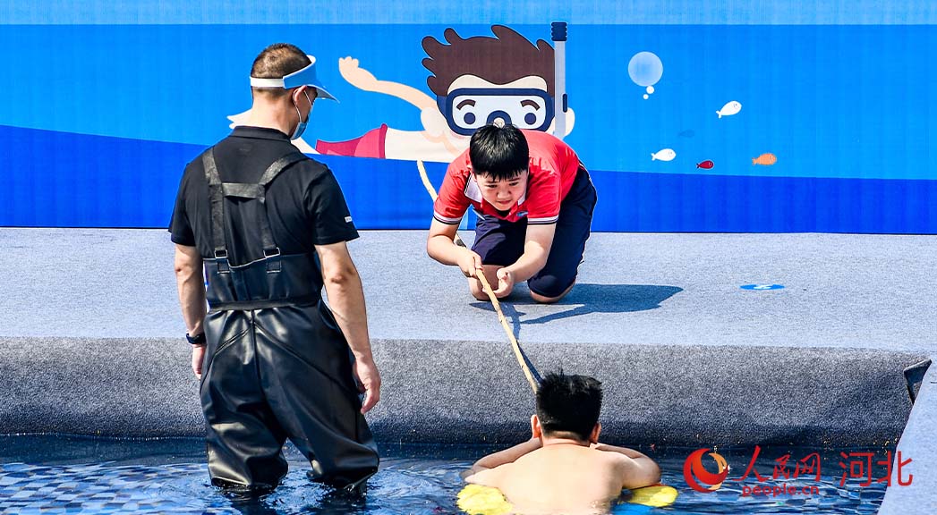 活動現(xiàn)場模擬演練。 人民網(wǎng) 周博攝