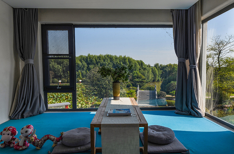 位于四頂山腳下的四頂山居，推窗見景，望山親水。吳芳攝