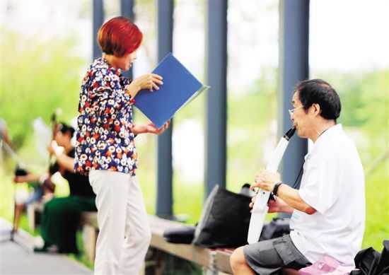 美舍河鳳翔濕地公園成為市民休閑的好去處。 南國都市報記者 汪承賢 攝