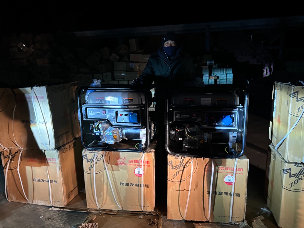 震區(qū)所需 重慶所能！重慶首批救援物資跨越千里抵達雪域高原