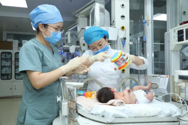 走近“天使”的真實(shí)生活：是護(hù)士，也是“戰(zhàn)士”