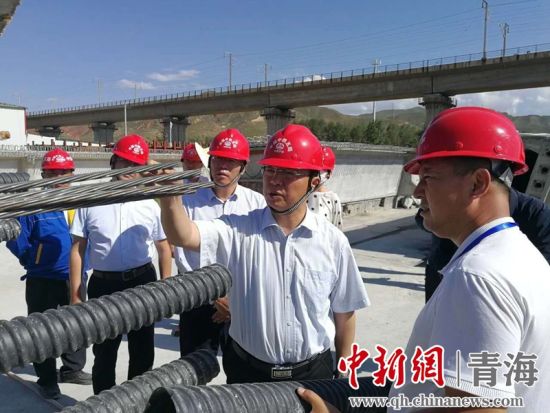 圖為生態(tài)環(huán)保專項(xiàng)督查現(xiàn)場。 孫舒亞攝