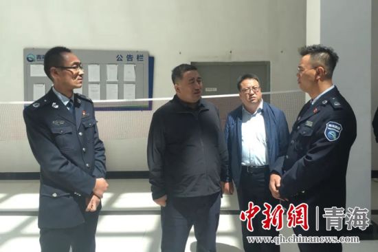 圖為生態(tài)環(huán)保專項(xiàng)督查現(xiàn)場。 孫舒亞攝