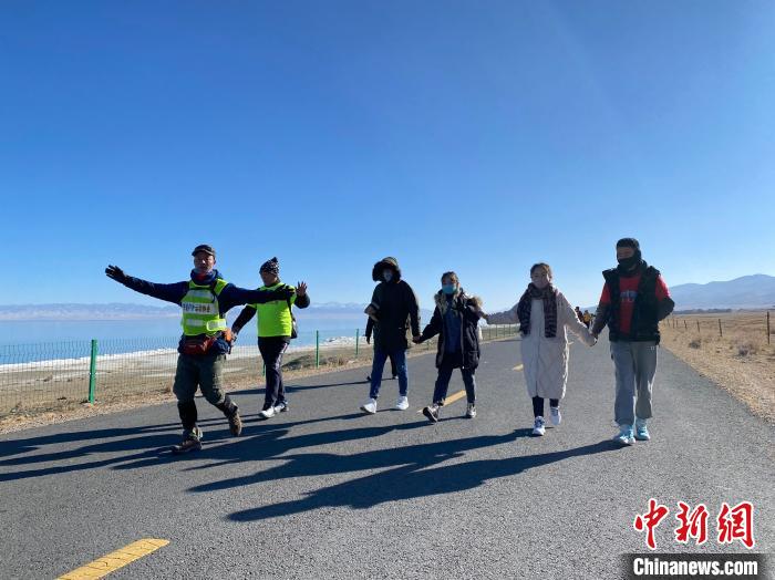 圖為徒步現(xiàn)場(chǎng)?！±罱瓕?攝