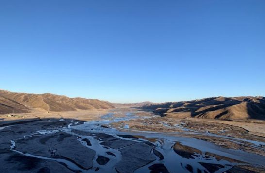 圖為三江源腹地，黃河流經(jīng)達日縣。（資料圖） 孫睿 攝 　　
