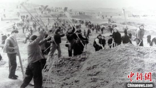 圖為開(kāi)山治水。(資料圖) 青海省水利廳 供圖