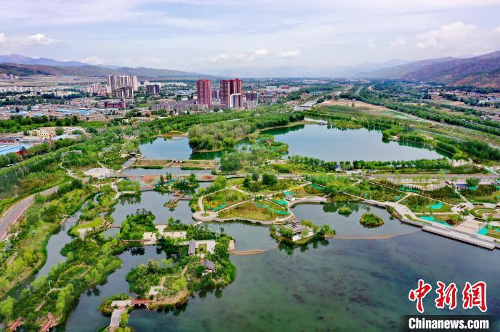 西北城市西寧立生態(tài)文明高地新典范：“一城山水、百園千姿”