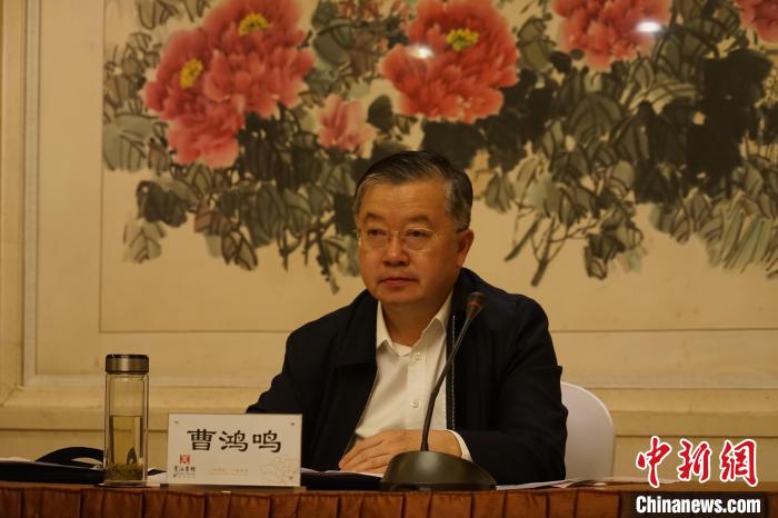 圖為全國人大常委會委員、全國人大華僑委員會副主任委員、致公黨中央副主席曹鴻鳴講話?！∨擞隄?攝