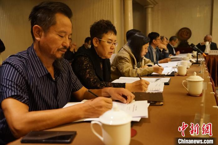 圖為座談會現(xiàn)場?！∨擞隄?攝