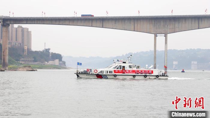 聯(lián)合巡江守護(hù)活動(dòng)現(xiàn)場(chǎng)?！〗部h融媒體中心 攝