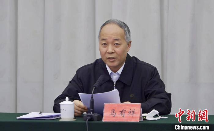 圖為農(nóng)業(yè)農(nóng)村部副部長馬有祥在部省共同打造青海綠色有機(jī)農(nóng)畜產(chǎn)品輸出地推進(jìn)會議上講話?！±罱瓕?攝