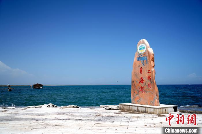 圖為青海湖景區(qū)一角?！O睿 攝