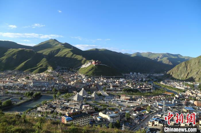 圖為航拍玉樹(shù)市。　玉樹(shù)市委宣傳部供圖