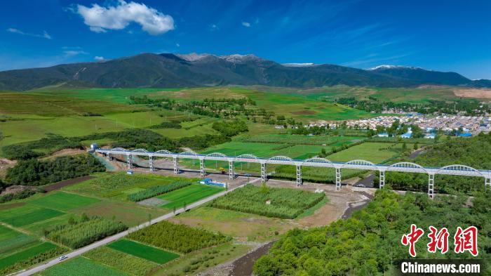 圖為引大濟(jì)湟西干渠的渡槽。(資料圖) 青海省水利廳 供圖