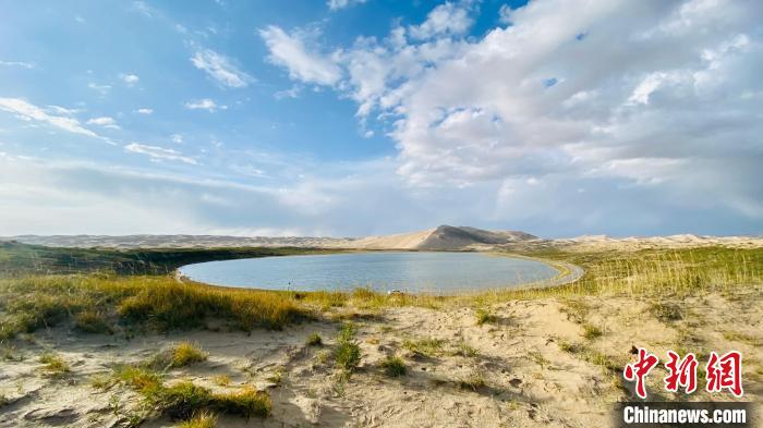 圖為青海湖沙島風光?！±罱瓕?攝