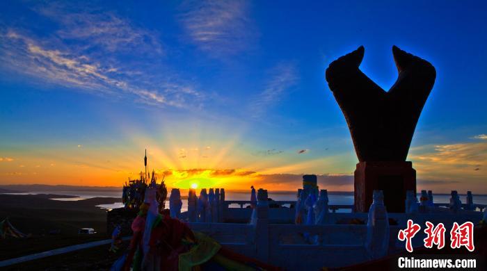 資料圖為果洛州境內(nèi)的黃河源頭牛頭碑?！」逯菸麄鞑抗﹫D