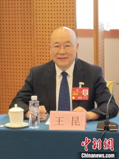 圖為全國(guó)政協(xié)委員，農(nóng)工黨青海省委會(huì)主委王昆?！∈茉L者供圖