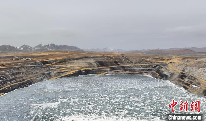 航拍圖為青海省海西蒙古族藏族自治州天峻縣木里礦區(qū)。　馬銘言 攝