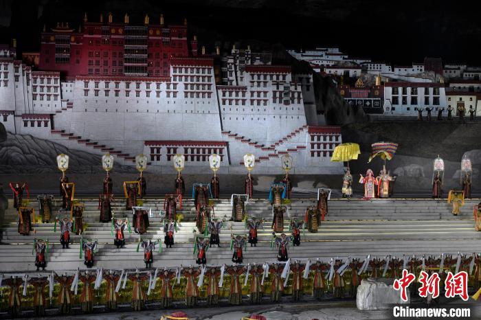 3月17日，西藏拉薩，《文成公主》大型史詩劇演出現(xiàn)場(chǎng)。　李林 攝