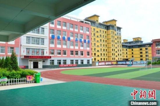 圖為化隆縣第一小學(xué)?！◆?shù)り枴z