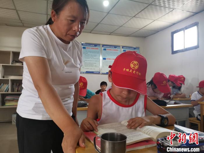 甘肅鄉(xiāng)村巾幗標(biāo)兵干一行愛一行：教書、建勞務(wù)施工隊(duì)成“大拿”