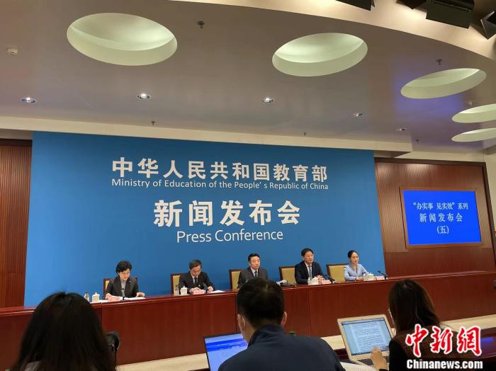教育部發(fā)布會(huì)現(xiàn)場(chǎng)。 任靖 攝