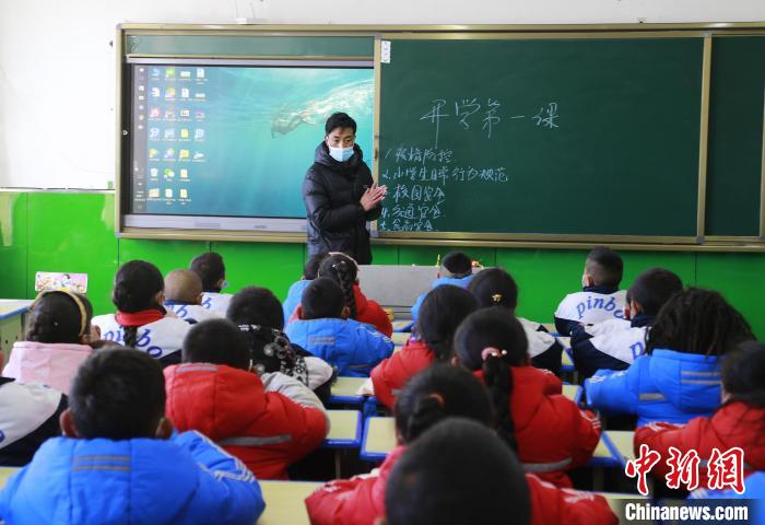 圖為學(xué)生正在上課?！●R銘言 攝