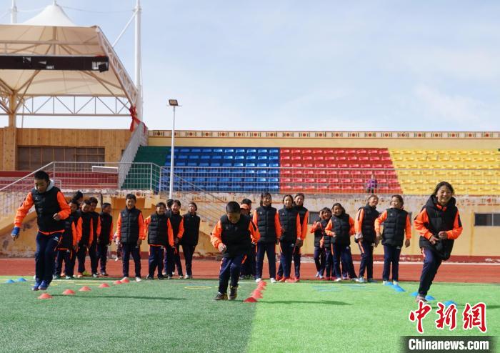 圖為孩子們正在進行訓練?！●R銘言 攝