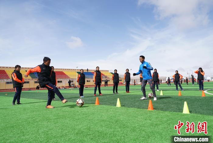 圖為孩子們正在進行訓練?！●R銘言 攝