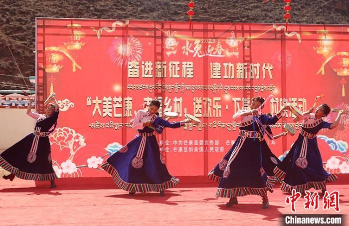 舞蹈《吉祥熱巴》?！∶⒖悼h委宣傳部供圖