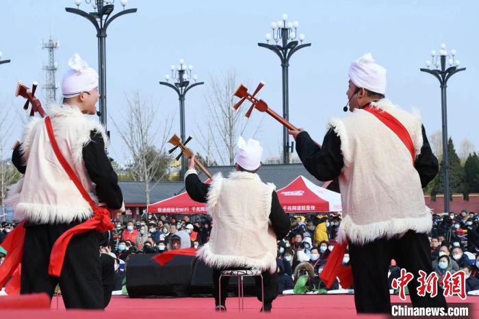 圖為陜北說書展演?！×赫赵?攝