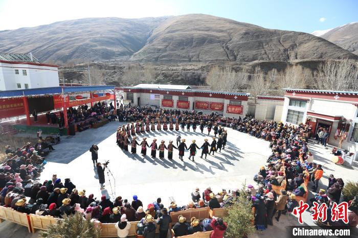 圖為匯報(bào)演出現(xiàn)場(chǎng)?！愔闈扇?攝