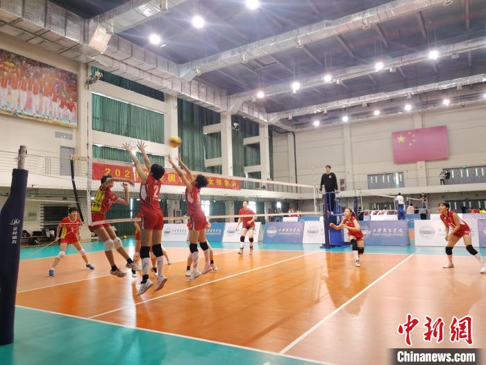 圖為全國(guó)青少年女排在天津進(jìn)行集訓(xùn)。　天津體育學(xué)院供圖