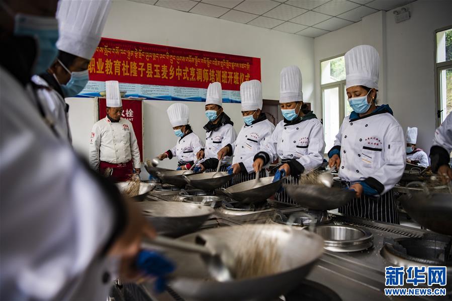 （新華全媒頭條·走向我們的小康生活·圖文互動）（2）扎西德勒，我們的新家園——西藏易地扶貧搬遷搬出幸福美好新生活