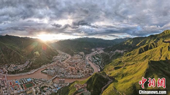 西藏昌都市3.84萬戶、19.46萬貧困人口全部脫貧