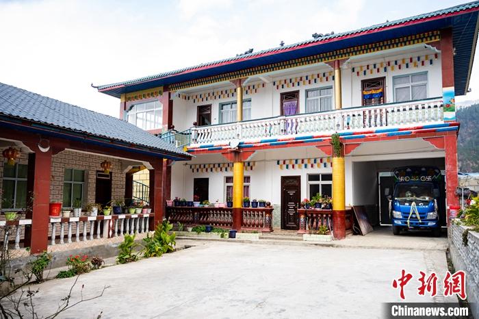 1月30日，嘎腰村，僜人苦梅夏自家的兩層樓房。<a target='_blank' ><p  align=