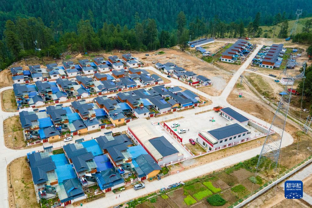 西藏林芝:易地搬遷,迎來(lái)幸福新生活