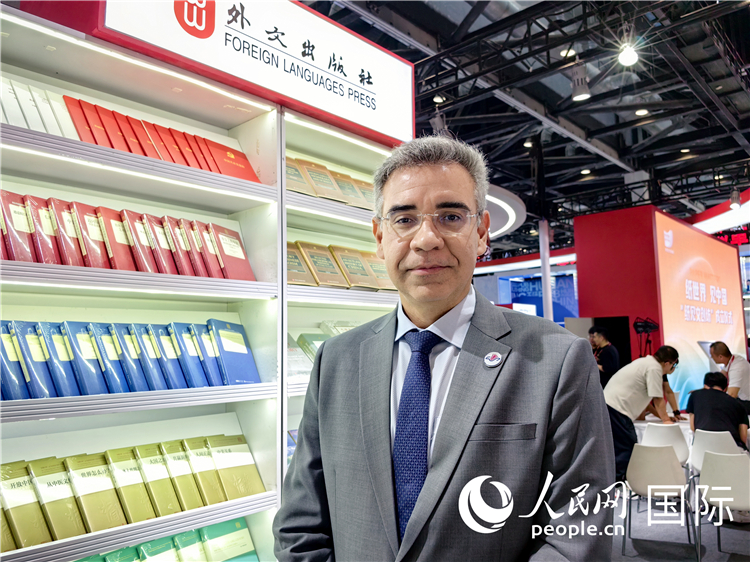 巴西東進(jìn)出版社社長高文勇接受人民網(wǎng)專訪。人民網(wǎng)記者 符園園攝