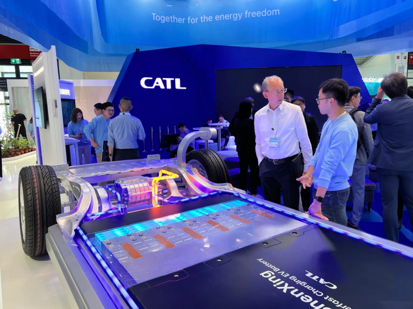 寧德時代在德國國際汽車及智慧出行博覽會的展臺。人民網(wǎng)記者 李強攝