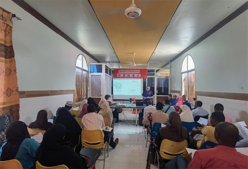 中國專家組進行標準宣貫。專家組供圖