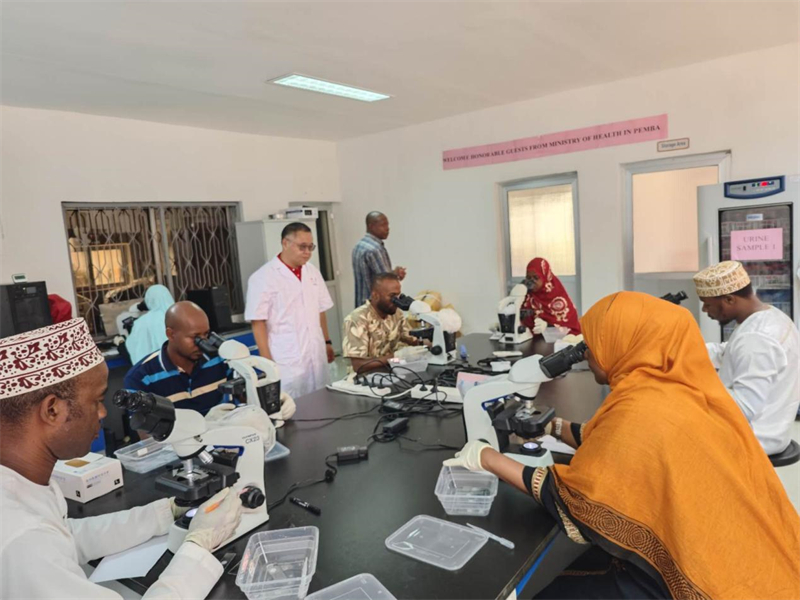 實驗室操作培訓現(xiàn)場。徐張懿攝。（專家組供圖）