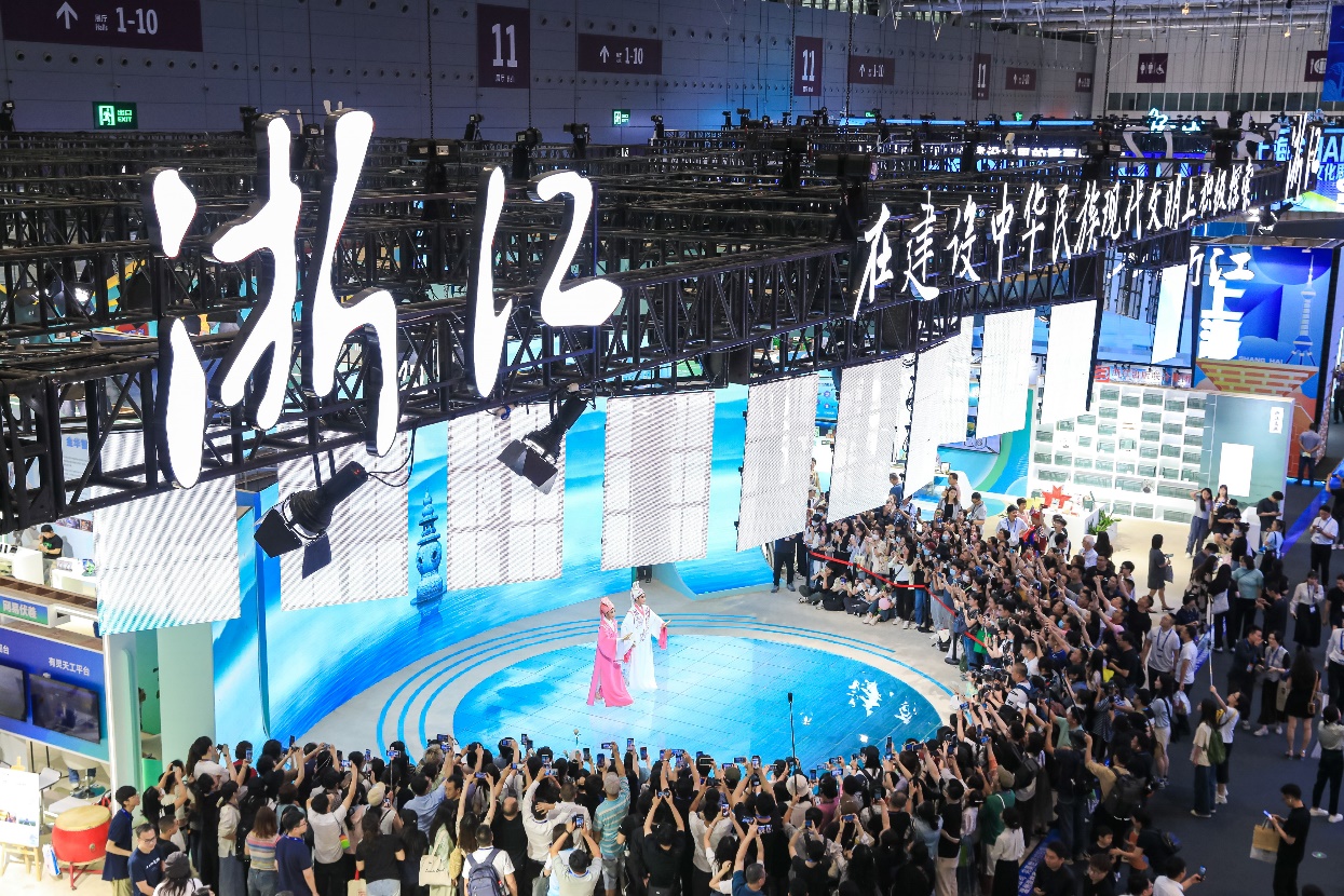 越劇《梁?！穫涫軈⒄褂^眾喜愛。主辦方供圖