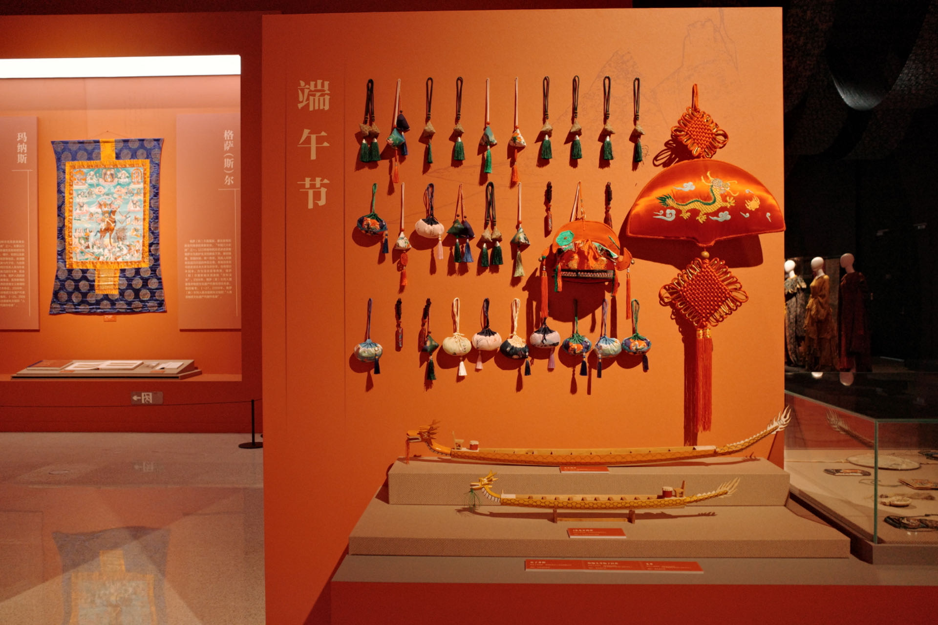 “氣象萬(wàn)千——中國(guó)非遺保護(hù)實(shí)踐主題展”展示了端午節(jié)主題的非遺。人民網(wǎng)記者 劉微攝