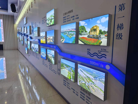 長(zhǎng)江水跨越13級(jí)“階梯”一路北上。人民網(wǎng)記者 黃鈺攝