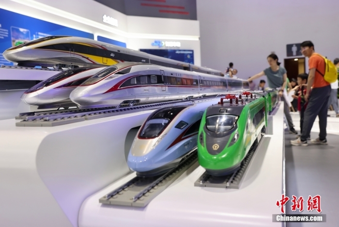7月13日，第二十六屆北京科博會(huì)在北京國家會(huì)議中心開幕。圖為復(fù)興號系列動(dòng)車組模型。<a target='_blank' href='/'><p  align=
