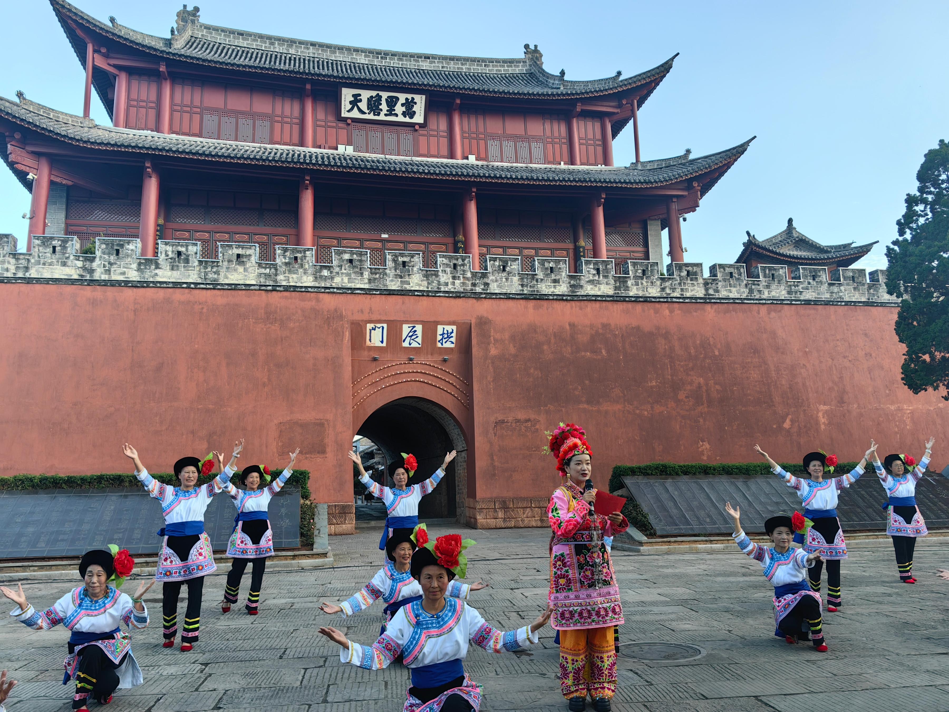 云南大理巍山舉辦普法宣傳活動(dòng)。人民網(wǎng)記者 孝金波攝