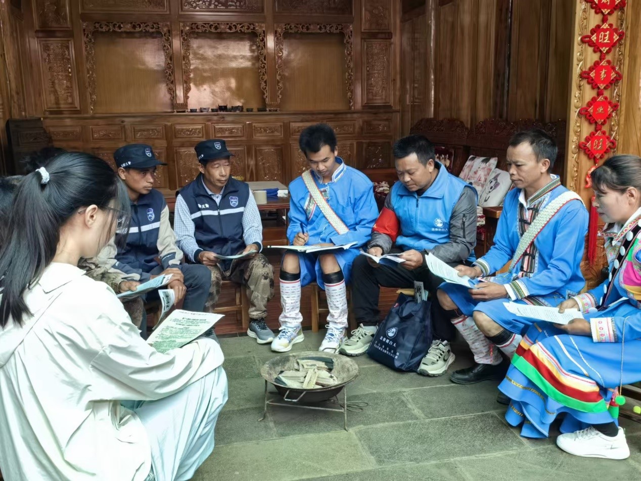 騰沖市猴橋鎮(zhèn)猴橋村國門新村舉辦火塘?xí)?。人民網(wǎng)記者 孝金波攝