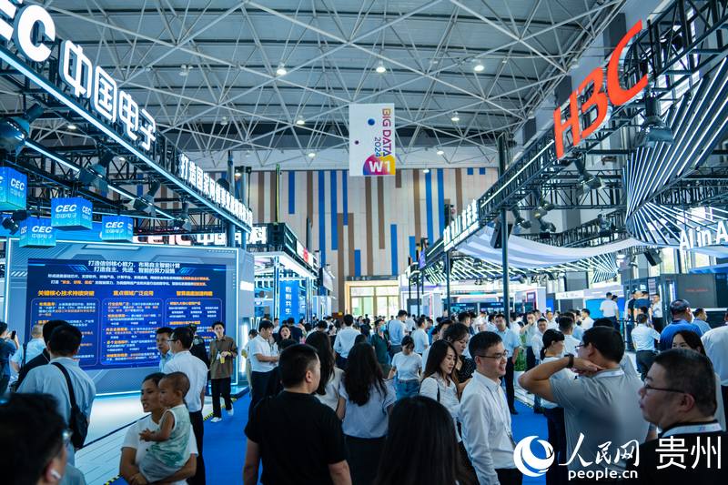 3、2024數(shù)博會(huì)共吸引400余家展商參展。人民網(wǎng) 陽茜攝.jpg