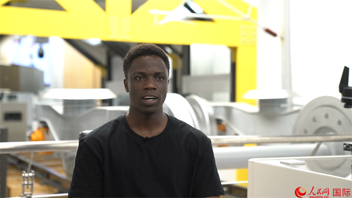 北京交通大學(xué)肯尼亞籍留學(xué)生阿布接受人民網(wǎng)采訪。人民網(wǎng) 周琳佳 攝