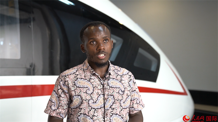 北京交通大學(xué)肯尼亞籍留學(xué)生卡里烏接受人民網(wǎng)采訪。人民網(wǎng) 周琳佳攝